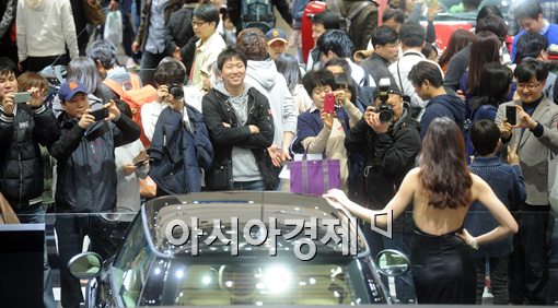 [포토]밝은 표정의 관람객들 