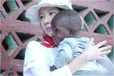 김아중 봉사활동, 아프리카에 희망의 메시지