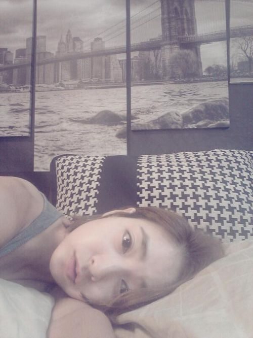 진재영 침대셀카, 누워도 뭉개지지 않는 동안 미모