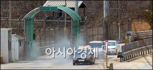 [포토]입경하는 차량들