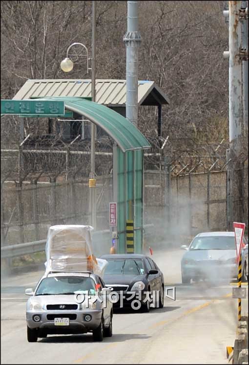 [포토]입경하는 차량들