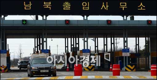 [포토]입경하는 차량들