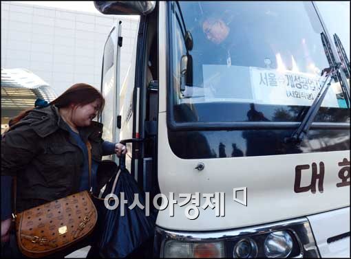 [포토]버스타는 입경자들