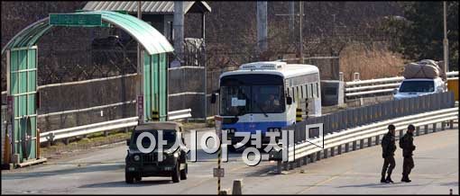 [포토]입경하는 차량들