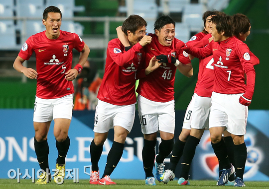 [포토] 나스 다이스케 선제골에 기뻐하는 우라와 레즈
