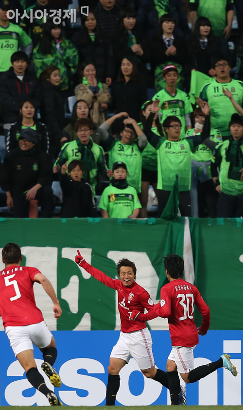 [포토] 추가골 터뜨리고 기뻐하는 우라와 우메사키