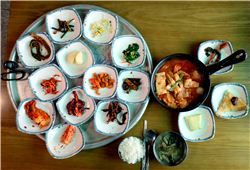 송광사와 선암사 사이, 재너머 그 절집 매화가 반기더라