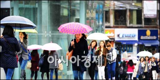 [포토]눈비가 내리는 서울 도심