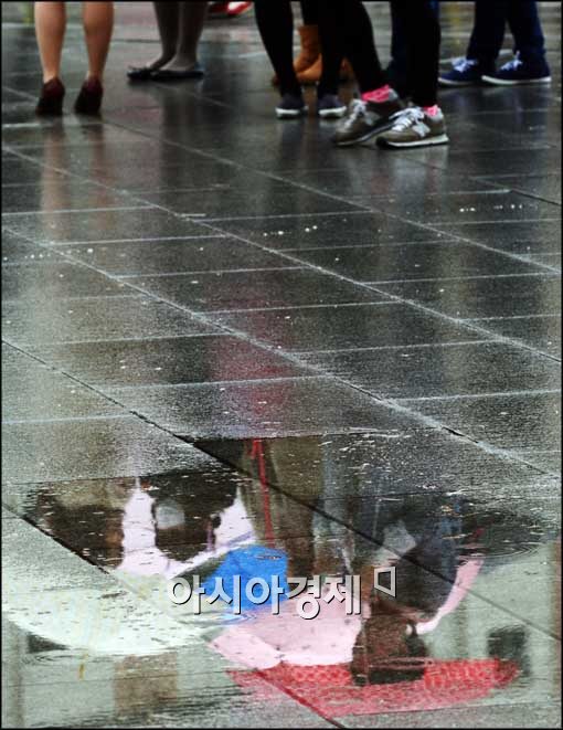 [포토]비 내리는 서울도심