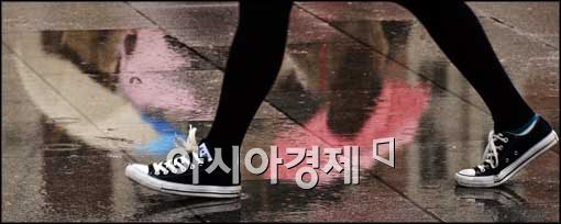 [포토]눈비 내리는 이화여대