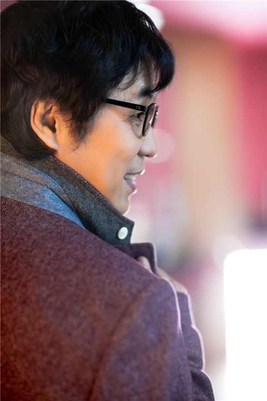 (인터뷰) 가수 이용 "용필이 형 새앨범 소식에 더욱 힘 얻어"