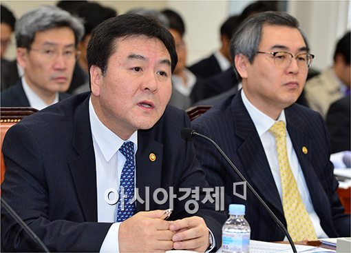 [포토]답변하는 신제윤 금융위원장