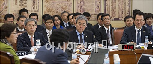 [포토]답변하는 서남수 장관