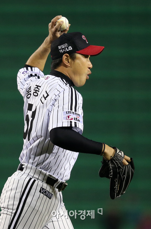 [포토] 봉중근 '마지막 타자는 내 손으로 직접~'