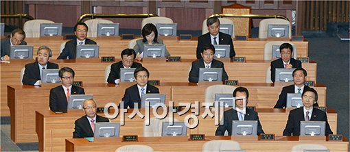 [포토]본회의 첫 참석하는 국무위원들