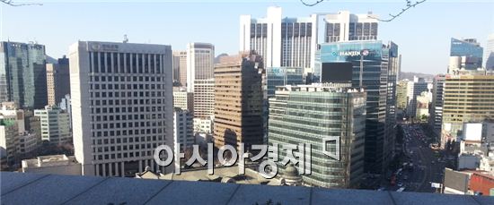 빌딩이 밀집한 서울 중심가