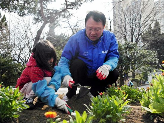 [포토]제일모직 '아름정원 만들기' 봉사활동