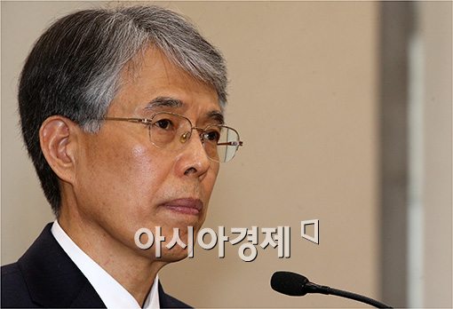 [포토]굳게 입다문 조용호 헌법재판관 내정자