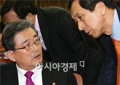 [포토]의견 나누는 이한구·김기현