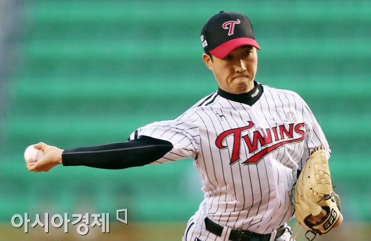 [포토] 역투하는 신정락 '스윕 가는거야'