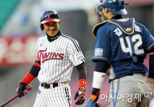 [포토] 이대형 '(김)태군아, 함께 뛰던게 엊그제 같은데'