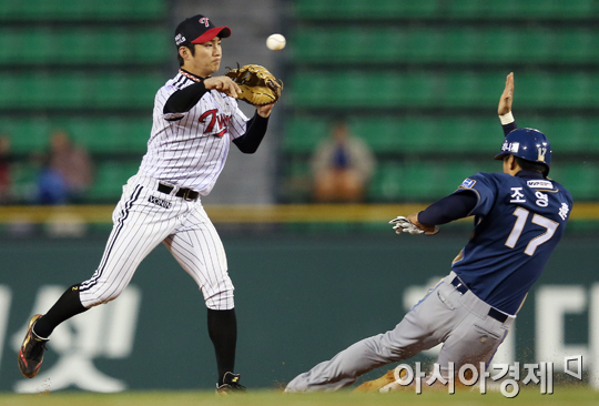 [포토] 오지환 '병살~'
