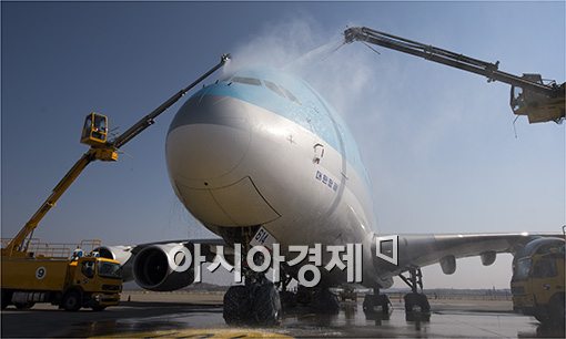 [포토]목욕하는 초대형 항공기 A380
