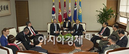 [포토]국방부 찾아간 라스무센 NATO사무총장