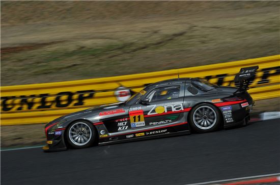 GT300 클래스에서 우수을 차지한 벤츠AMG SLS 머신