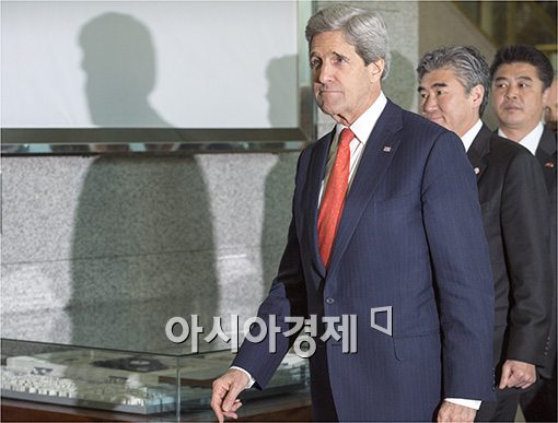 중국 간 케리 "오바마 대통령 시진핑 만나길 원해"