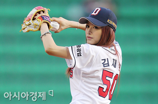 [포토] 레인보우 김재경 두산 베어스 홈경기 시구