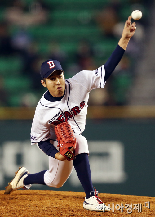 [포토] 유희관 '갈 길이 머네'