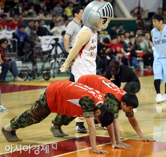 [포토] 푸른거탑 출연진들의 재미있는 시투 퍼포먼스