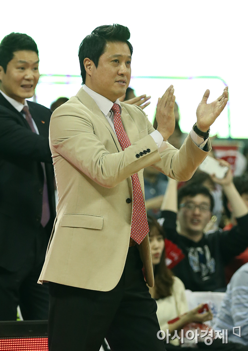 [포토] 문경은 감독 '초반 리드 좋다'