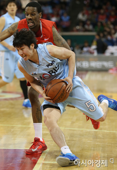 [포토] 김시래 '헤인즈, 따라올 수 있겠니'