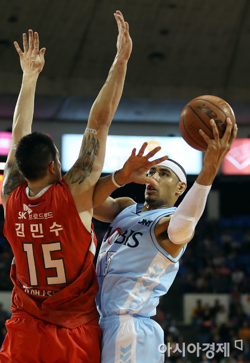 [포토] 슛 하는 모비스 문태영