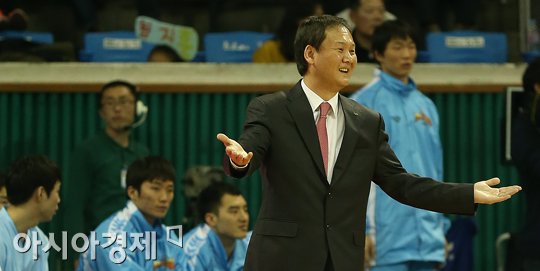 [포토] 유재학 감독 '판정이 억울해'