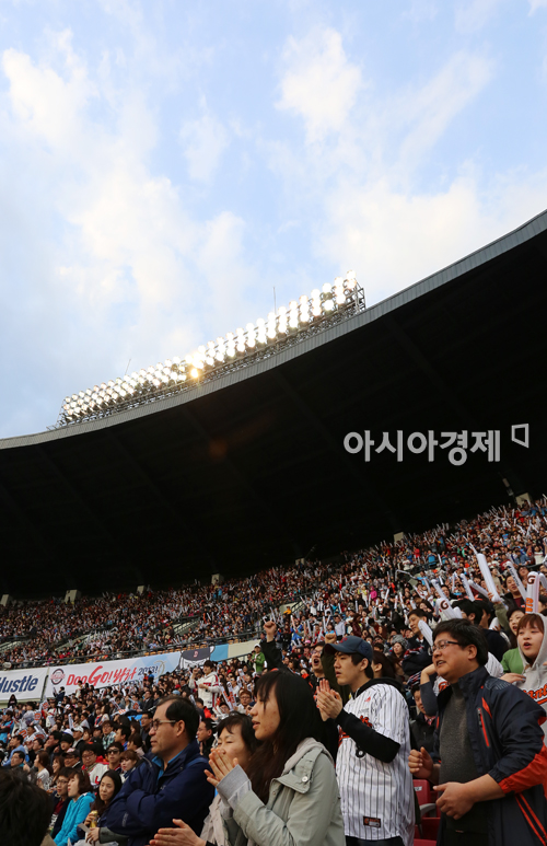 [포토] 화창한 봄날 가득찬 야구장