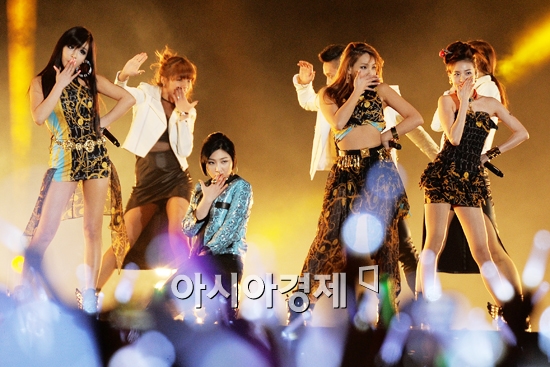 [포토]2NE1, '월드스타' 무대에서의 '강렬 카리스마'