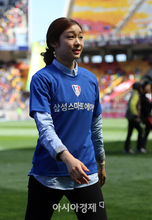 [포토] 피겨여왕 김연아 슈퍼매치 시축