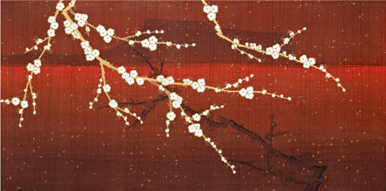매화는 하얀 꽃이다, 80X40cm, 냉금지+먹+담채+금분+은분, 2013년
 