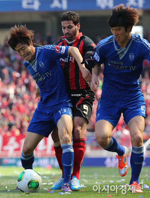 [포토] 홍순학-에스쿠데로 '치열한 공 다툼'