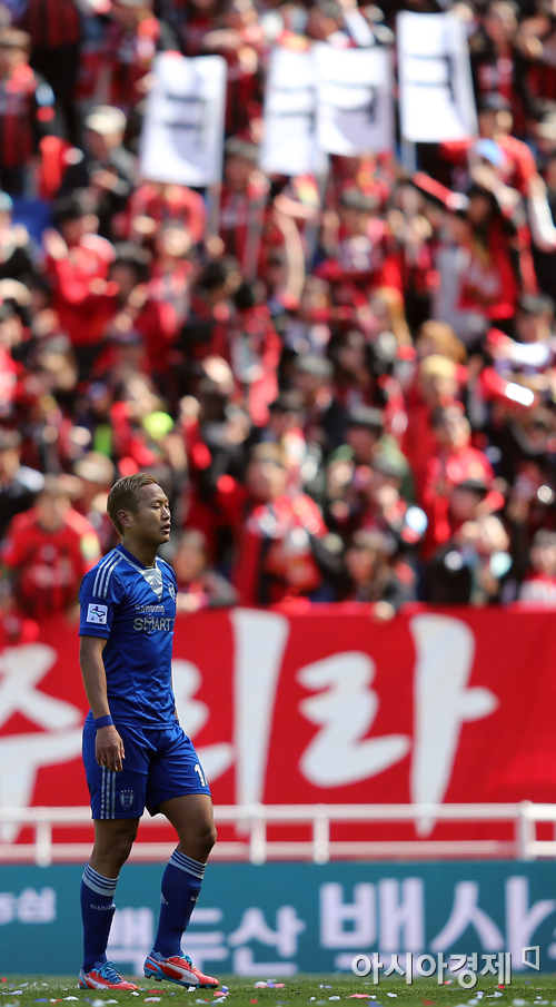 [포토] 퇴장당하는 정대세