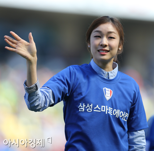 [포토] 축구장 찾은 김연아