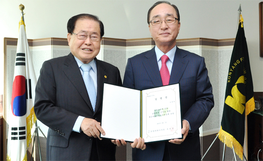 정치 떠난 심대평 전 선진당 대표, 교수 되다