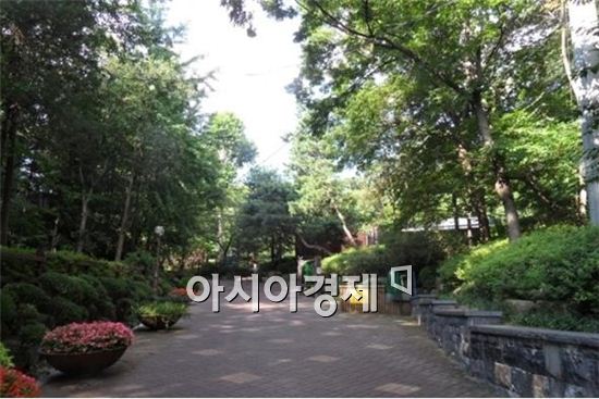 서울생태문화길 133선 중 삼청공원 산책길. 