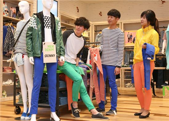 '이제는 소년시대?' 남성들도 컬러 스키니진 열풍