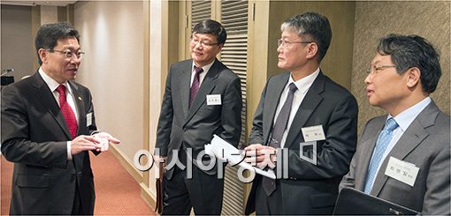 [포토]윤상직 장관, "경제연구소가 기업활동 도와달라"