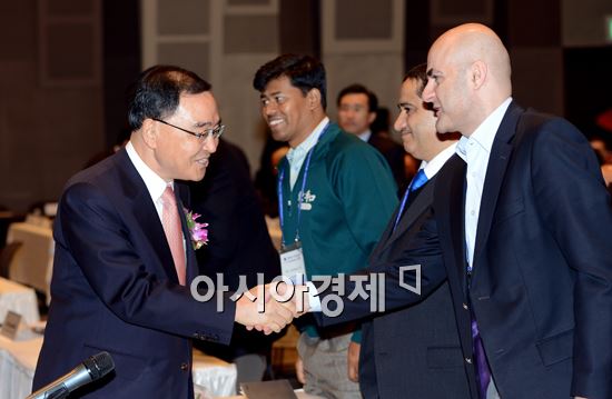 [포토] 정홍원 총리, 세계기자대회 참석