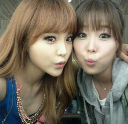 홍진영 신지 인증샷, 다정하게 볼 맞대고 '자매같아' 